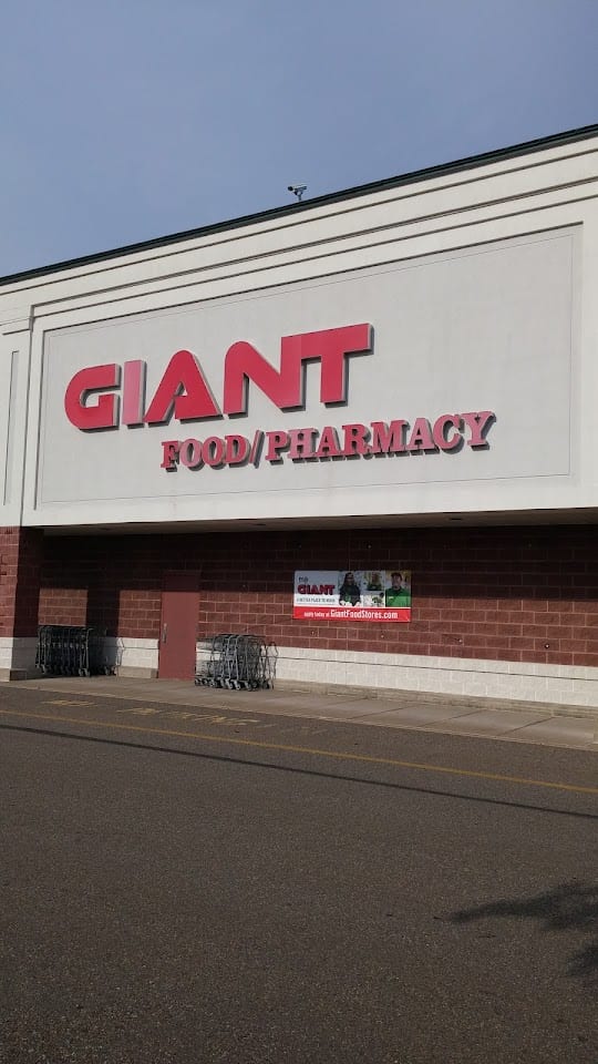Giant Beer Garden & Eatery