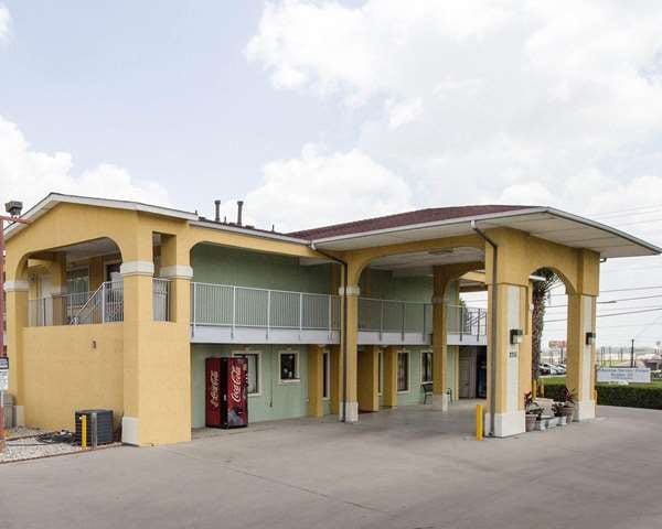 Econo Lodge Inn & Suites