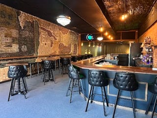 1906 Wine Bar And Pub