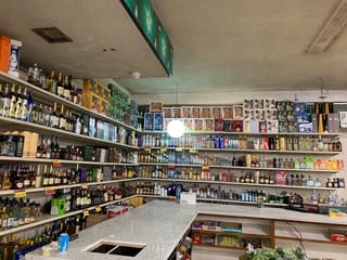Uno Carnicera Liquor
