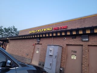 Buffalo Wild Wings Gril #330