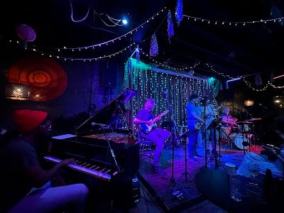Petras Piano Bar & Cabare