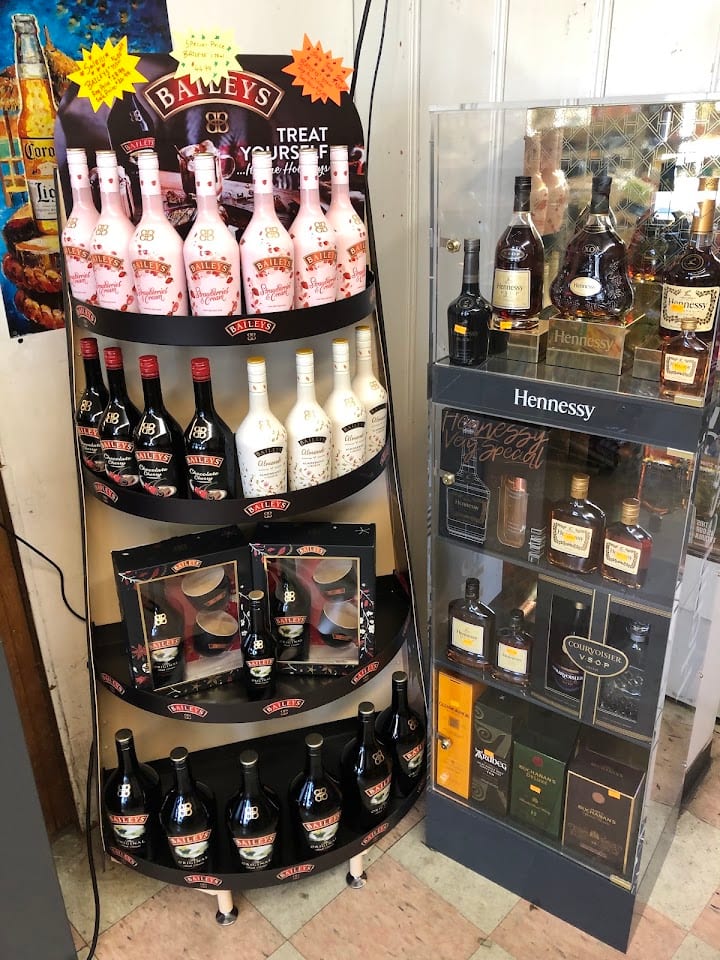 Luckys Liquors