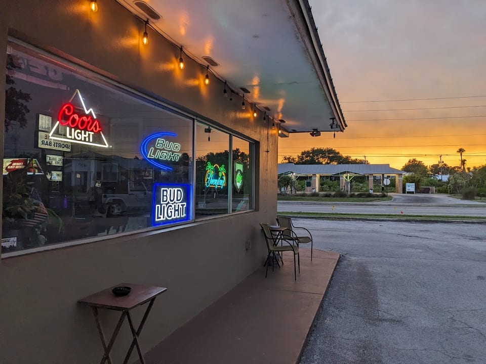 No Name Sports Bar