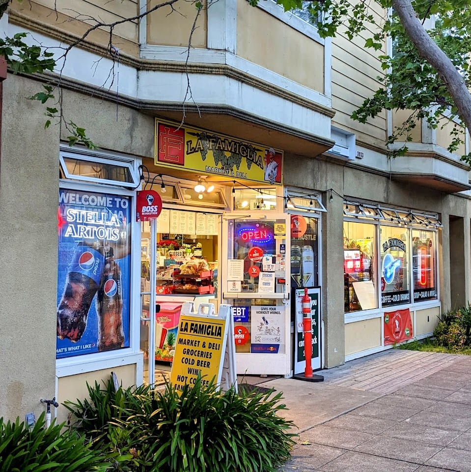 La Famiglia Market & Deli