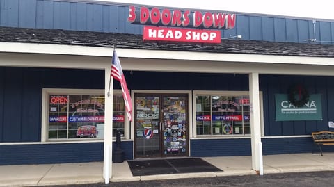 3 doors down head shop