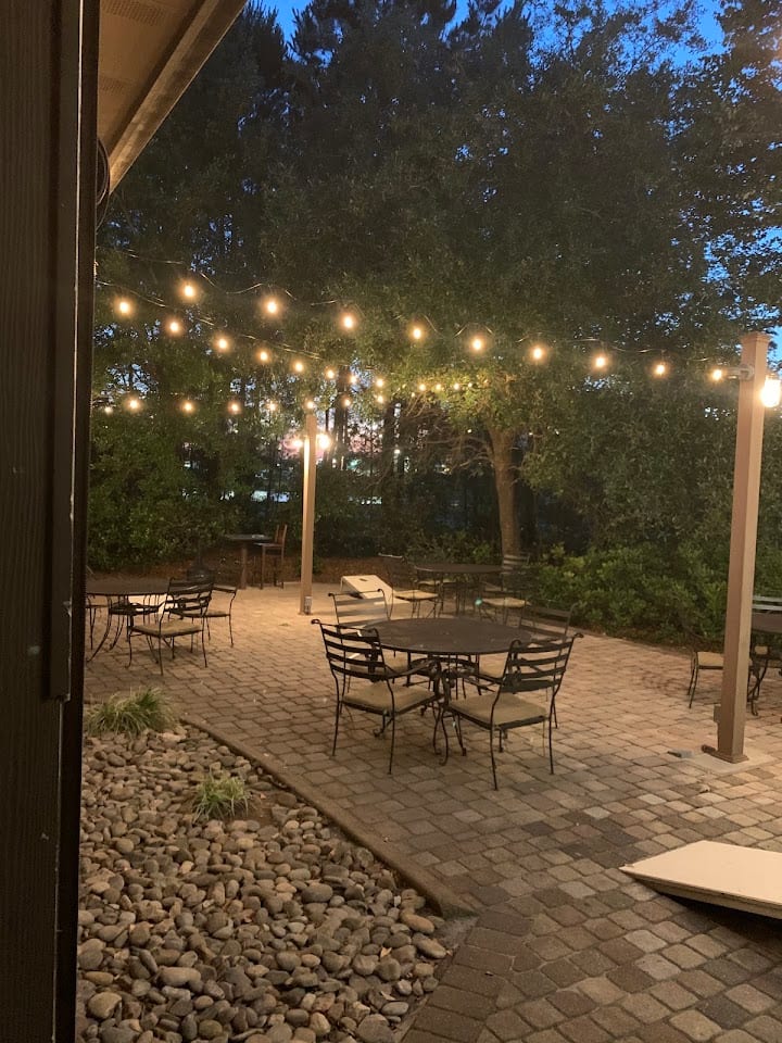 Handleys Pub & Grill