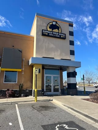 Buffalo Wild Wings Gril #388