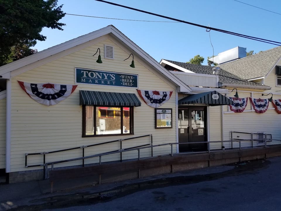tony's market oak bluffs