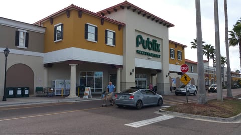 Publix Super Market