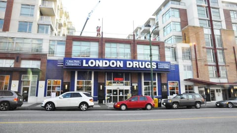 London Drugs - Broadway & Vine