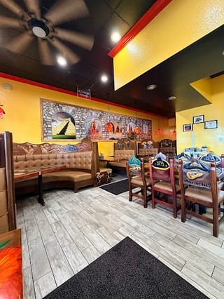 Los Mariachis Bar & Grill