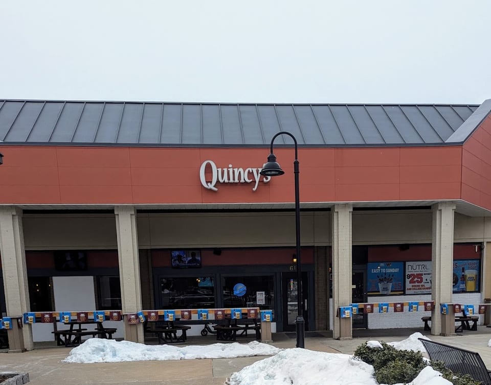 Quincys Bar & Grill