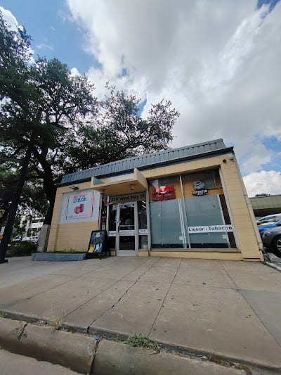 Bay Street Liquor (sav)