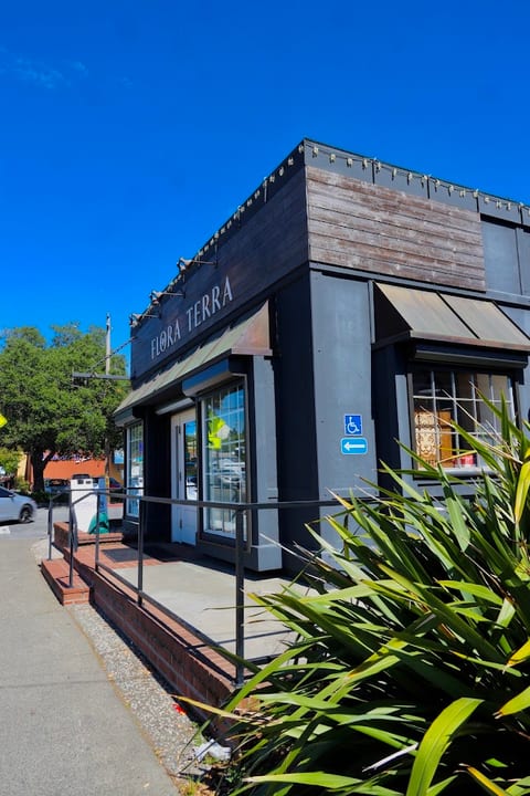 Flora Terra on Fourth