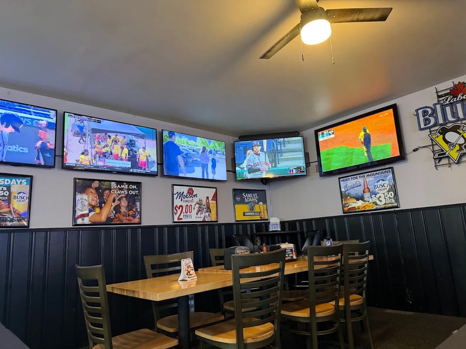 Coachs Sports Bar & Grill