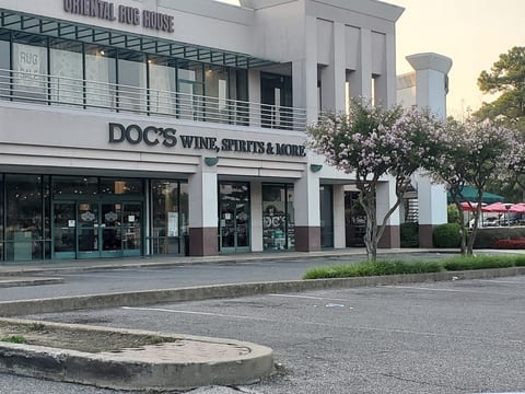 Doc'S Wine Spirits & More