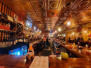 Bonnie And Clydes Pub & Grill