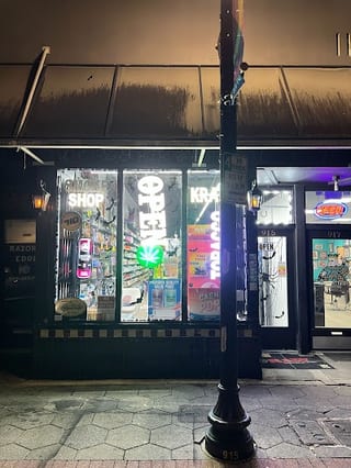 Zee Smoke And Vape Llc