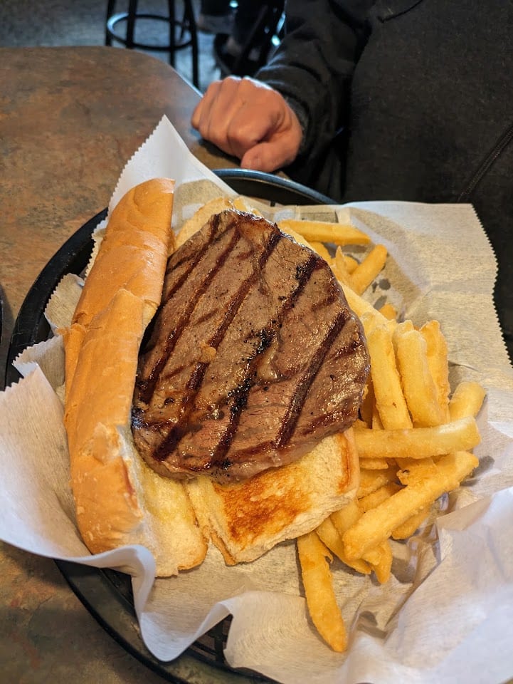 Roundabout Bar + Grill The
