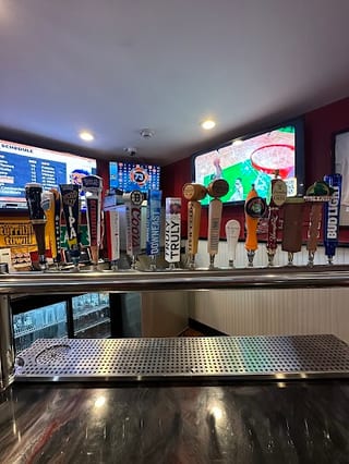Hudpuckers Pub