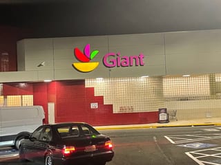 Giant Food Store 749 / 049