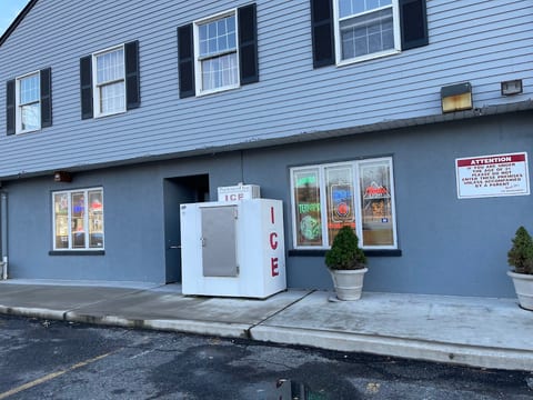 J.D. S Wines & Liquors