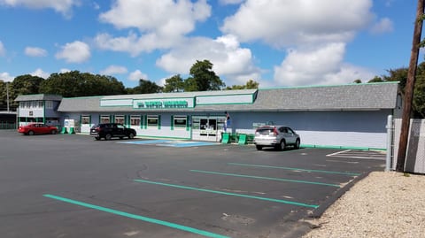 Lukes Super Liquors