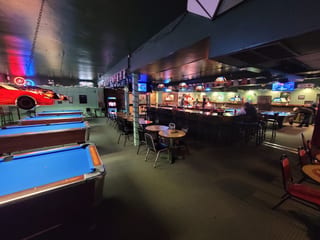 Pockets Restaurant & Tavern