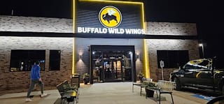 Buffalo Wild Wings Gril #4022