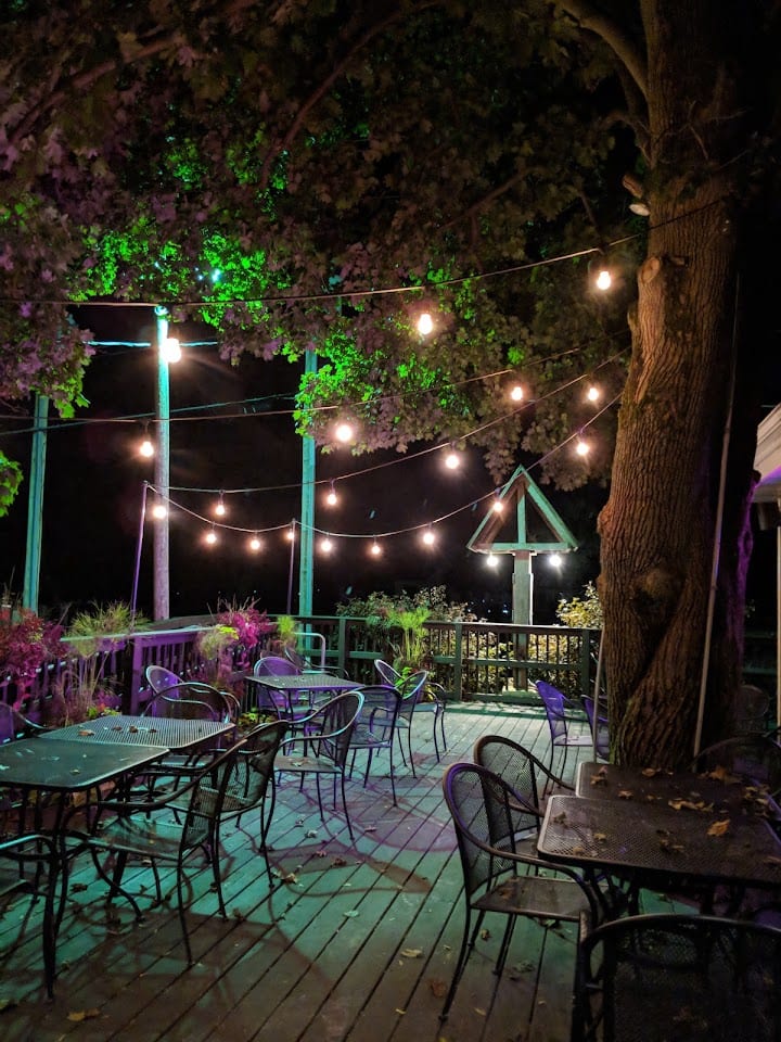 Rustique Pizzeria & Lounge