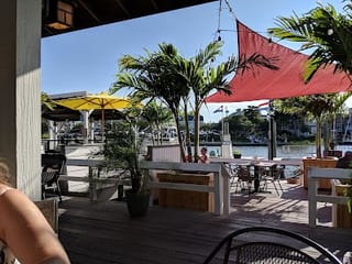 Leftys Alley & Eats
