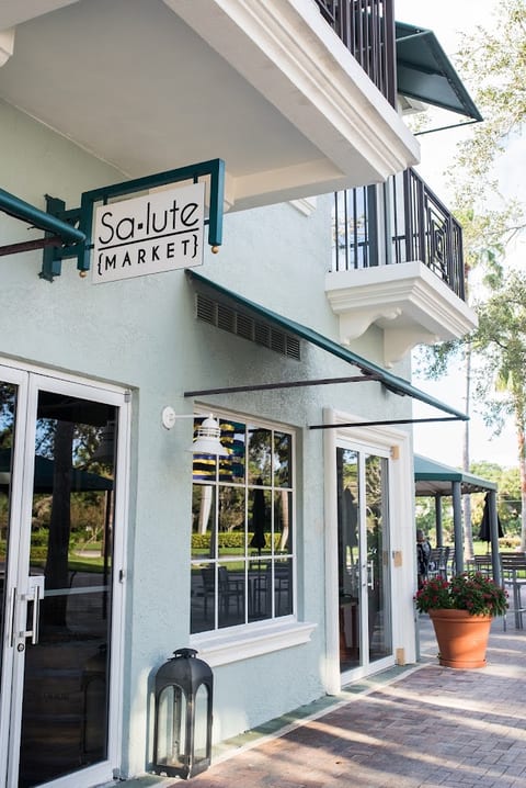 Salute Market