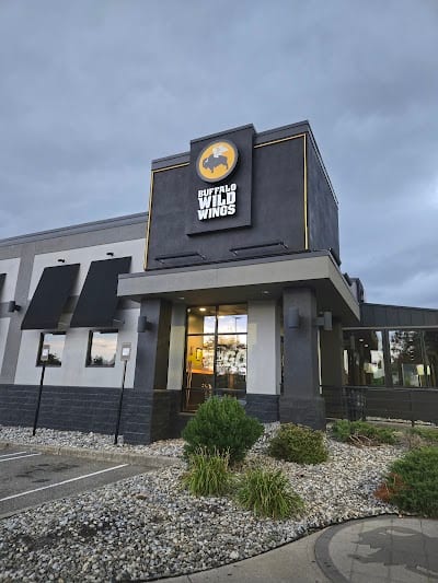 Buffalo Wild Wings Gril #3634