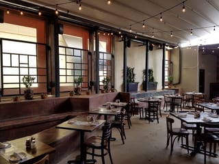 Olivellas Pizza & Wine Shop