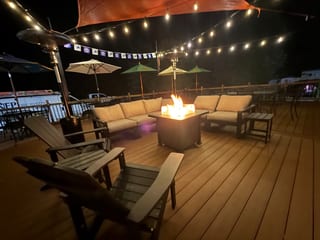 Renuccis Bar & Restaurant