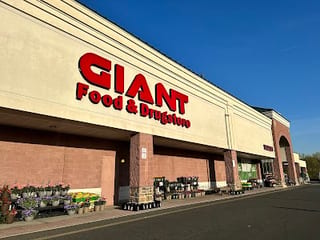 Giant Beer Garden & Eatery