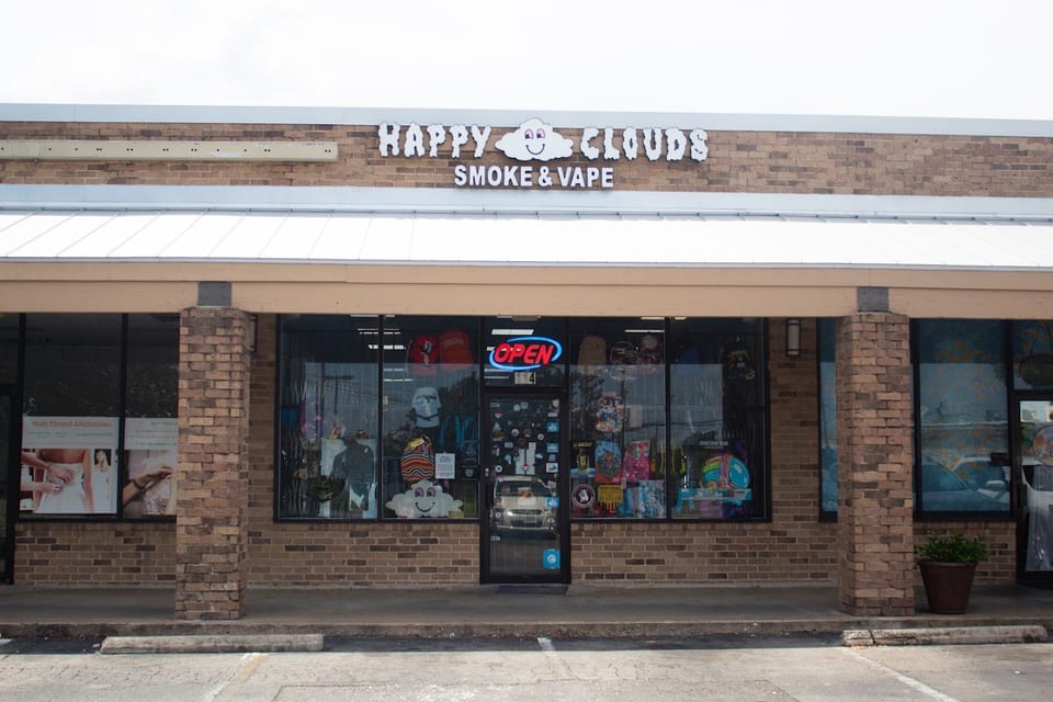 Happy Clouds Smoke Shop - Round Rock