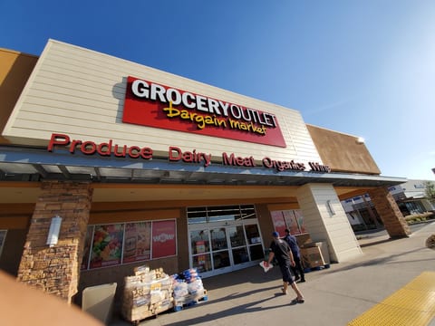 Grocery Outlet Bargain Market