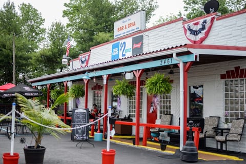 Rose & Jim's Bar & Grill