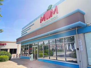 Mom's Organic Market - Alexandra