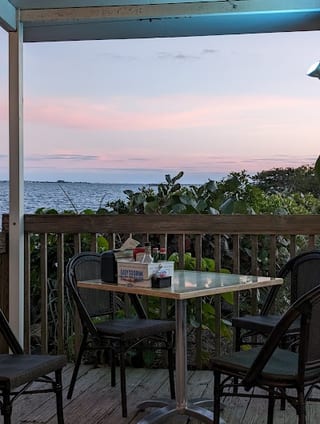 Island Waterfront Bar & Grill