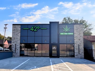 42 Degrees - Center Street