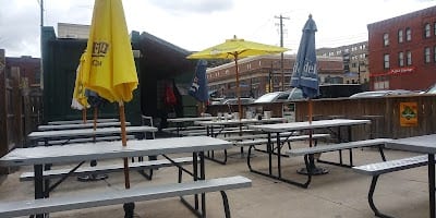 Cuzzys Grill & Bar