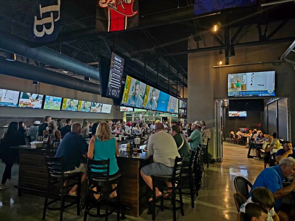 Eds Tavern Sports Bar And Restauran