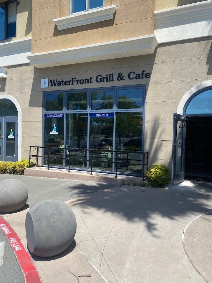 Waterfront Grill & Cafe