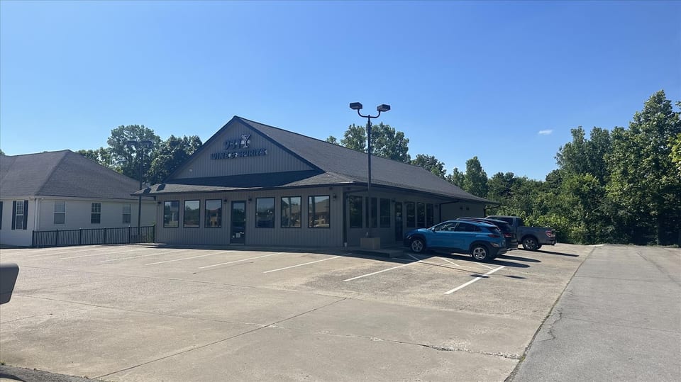 931 Wine & Spirits