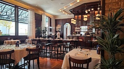 Hanks Low Country Seafood & Raw Bar