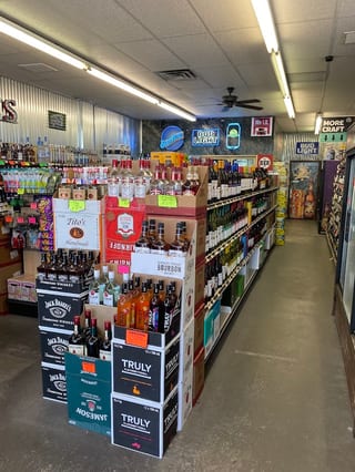 Macs Liquor