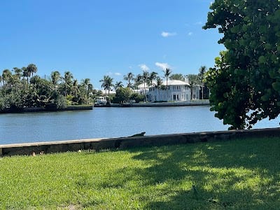 Everglades Club Bar